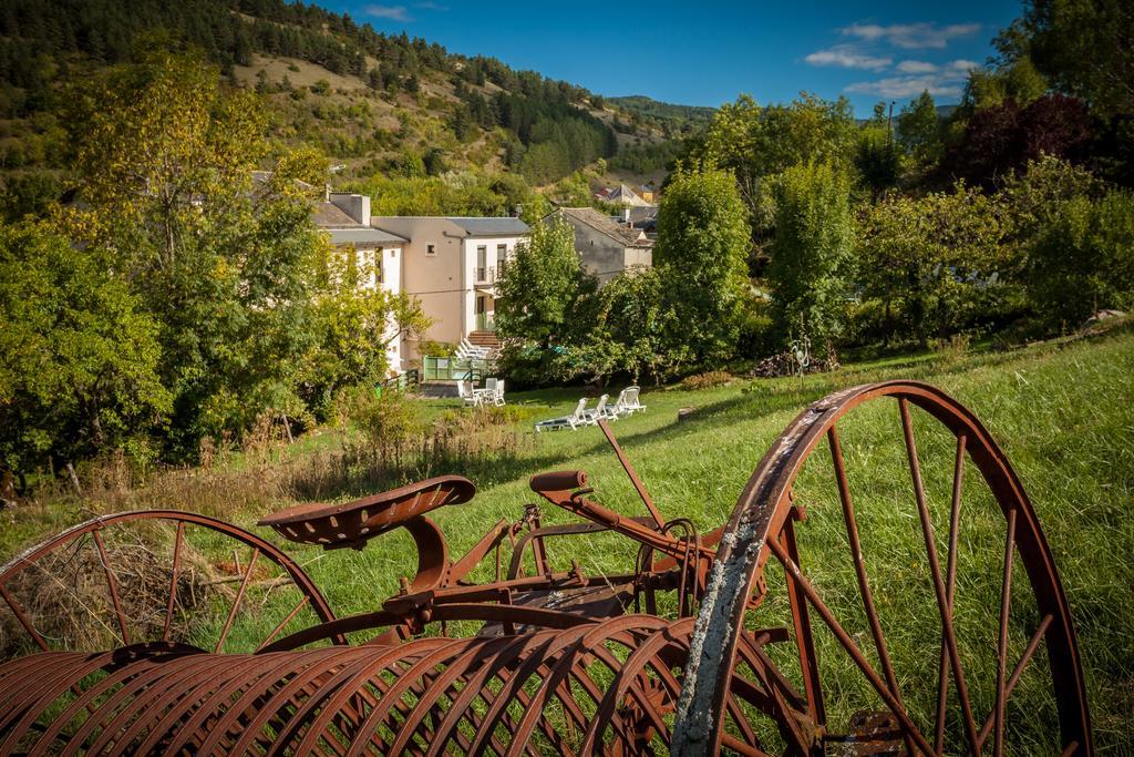 Logis Hotel Restaurant Le Mont Aigoual Meyrueis Exterior foto